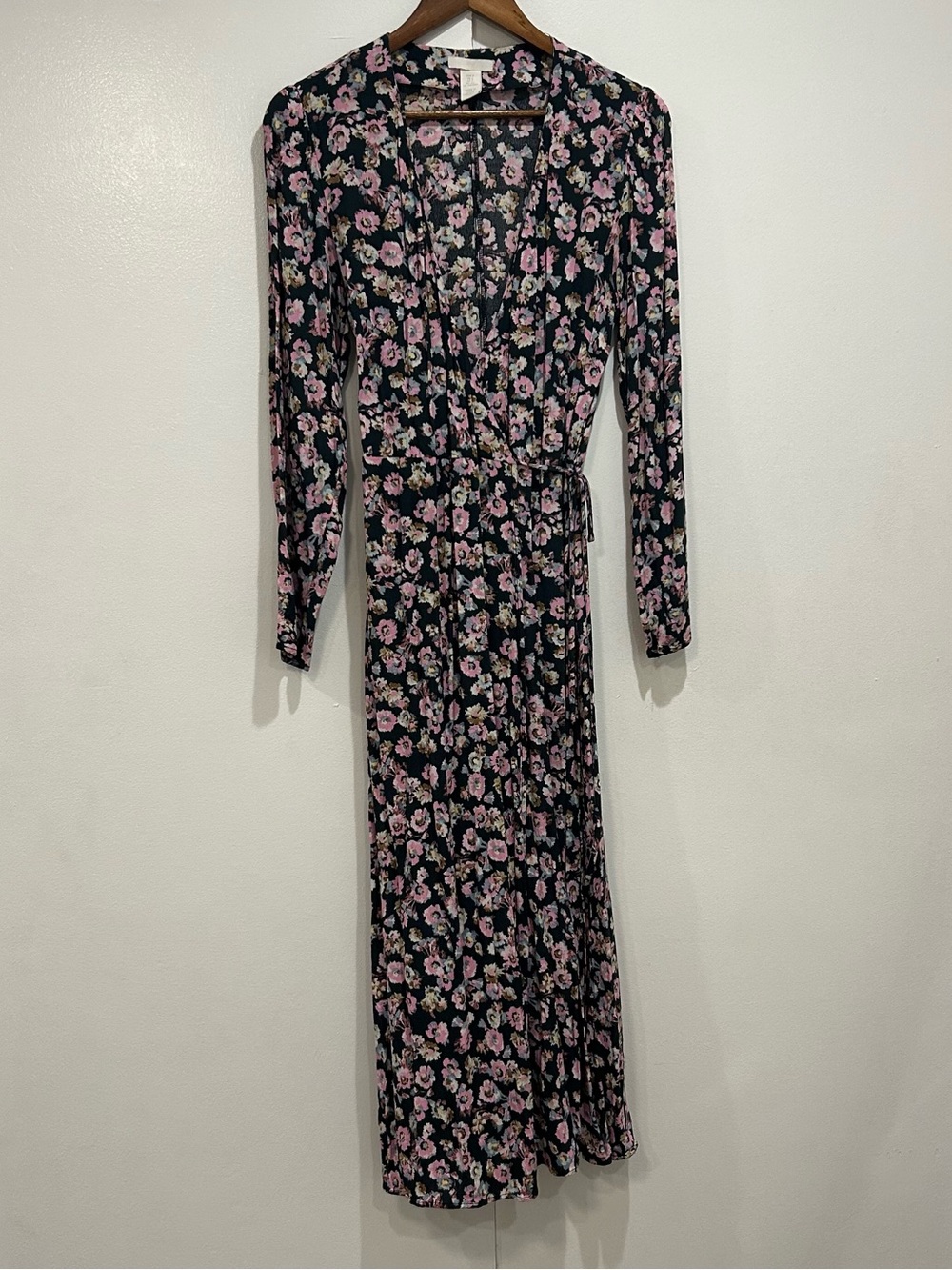 H&M floral wrap dress - Picture 2 of 5